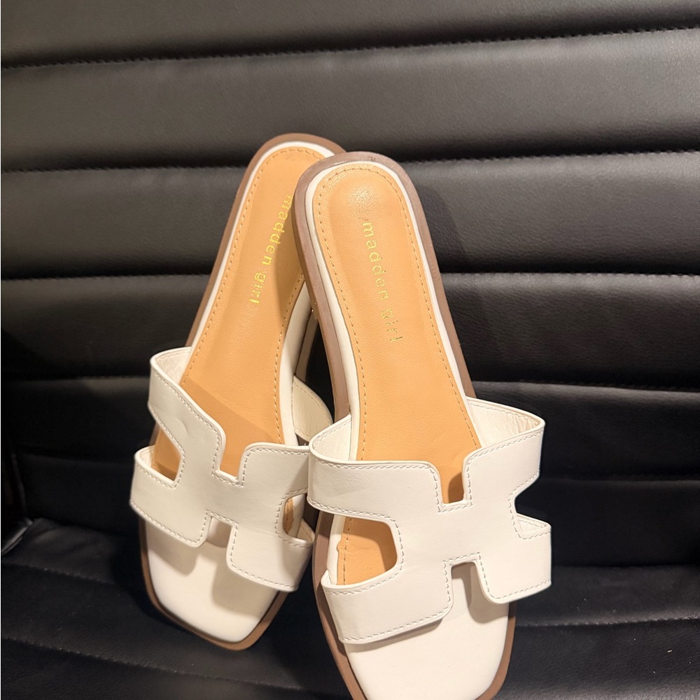 Madden Girl Cream Slide Sandals Size 7.5 - Picture 2 of 3